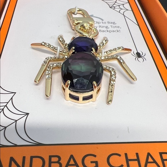 True to Form | Iridescent Spider 🕷️ Bag Charm - Picture 6 of 11